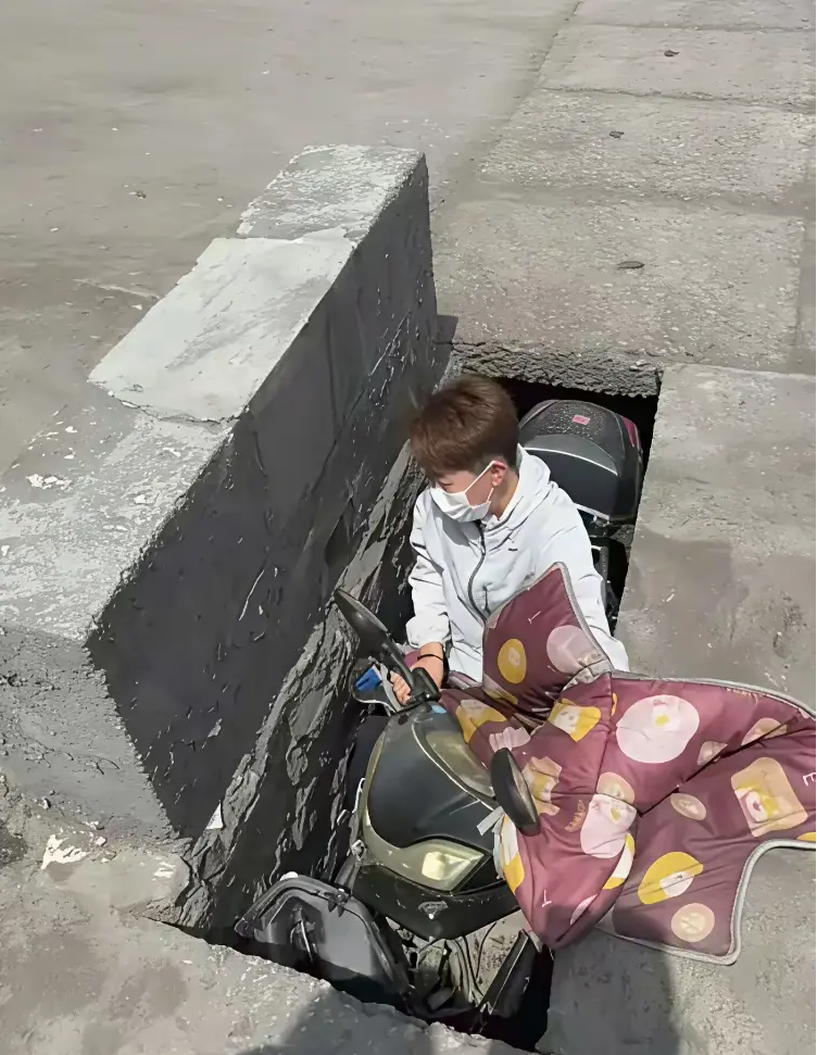 这么隐蔽的停车位啊？？？