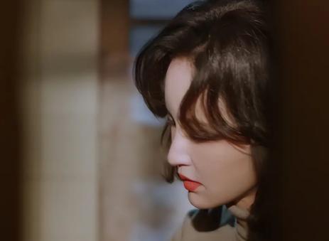 张歆艺三个月瘦20斤，每天虐自己2小时换屏幕上的惊艳。她凌晨五点起床训练，健身