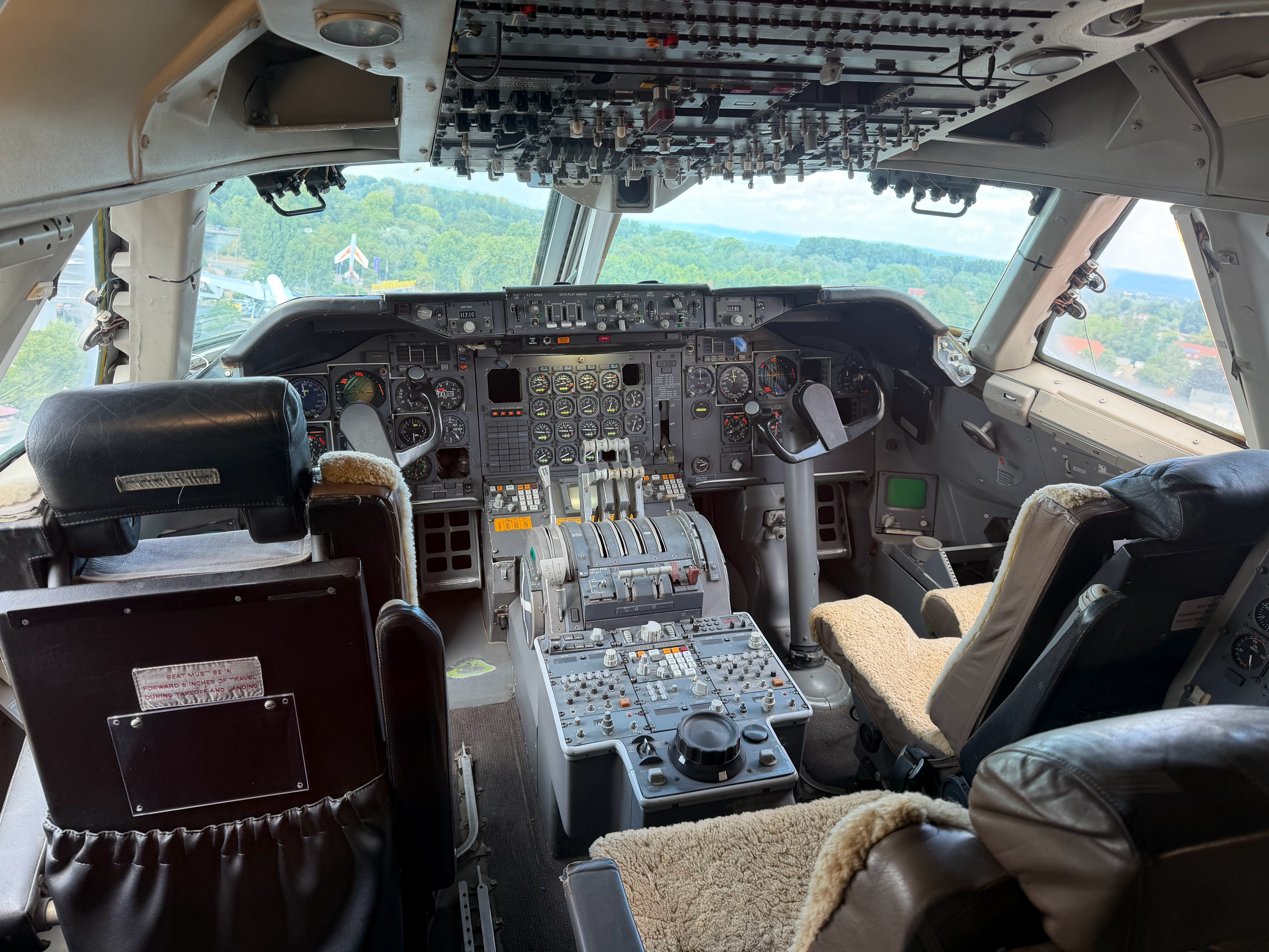试驾了一下波音747-200（懂王访华空军一号同款），这驾驶舱给我干出密集恐惧症
