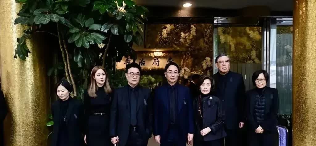 今天是李兆基的大殓出殡仪式，丧礼按照佛教仪式进行，以向李兆基作最后的告别。早上9