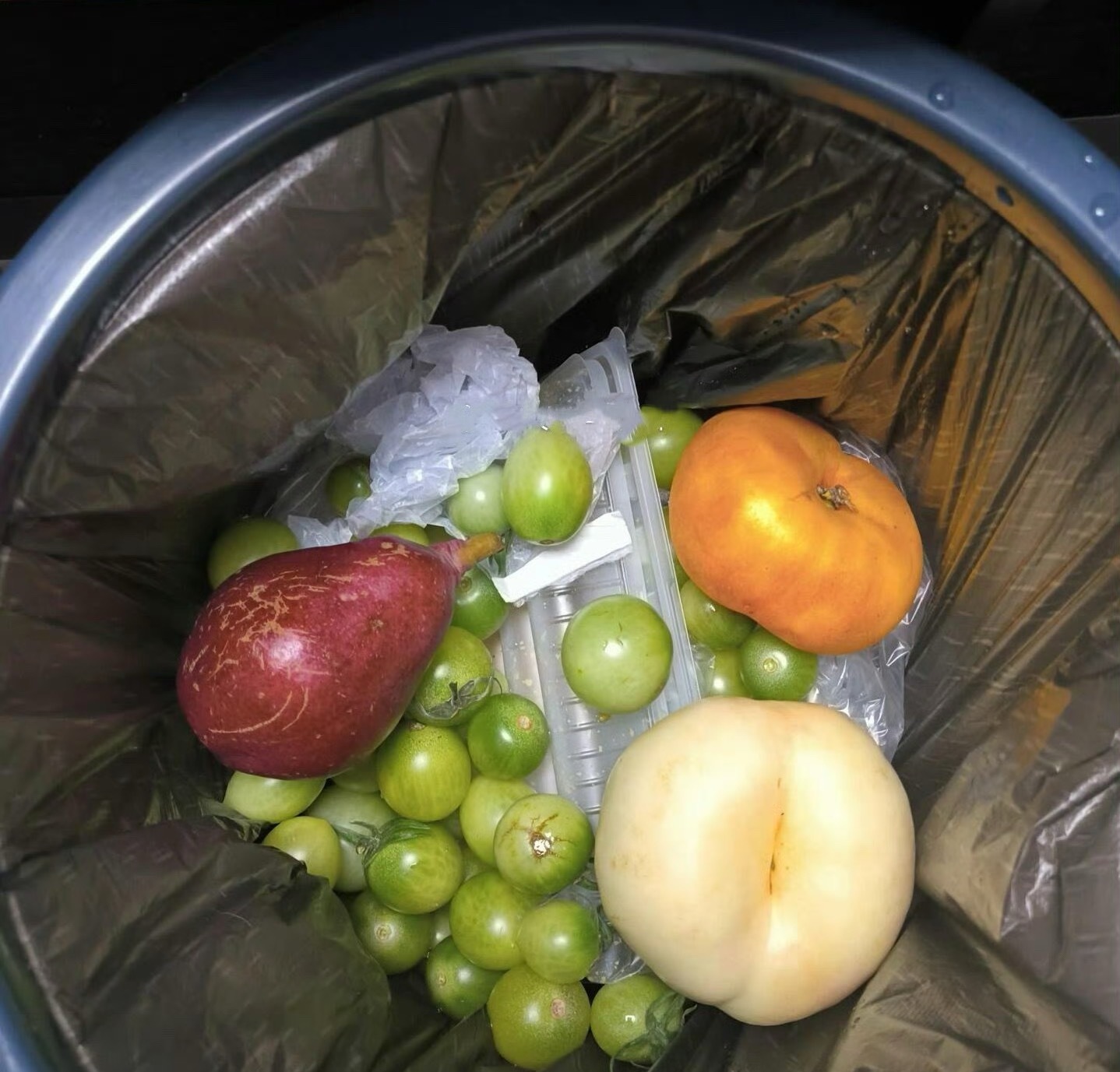 爸爸妈妈老喜欢把他们觉得好的东西强塞给我，我直接扔掉了