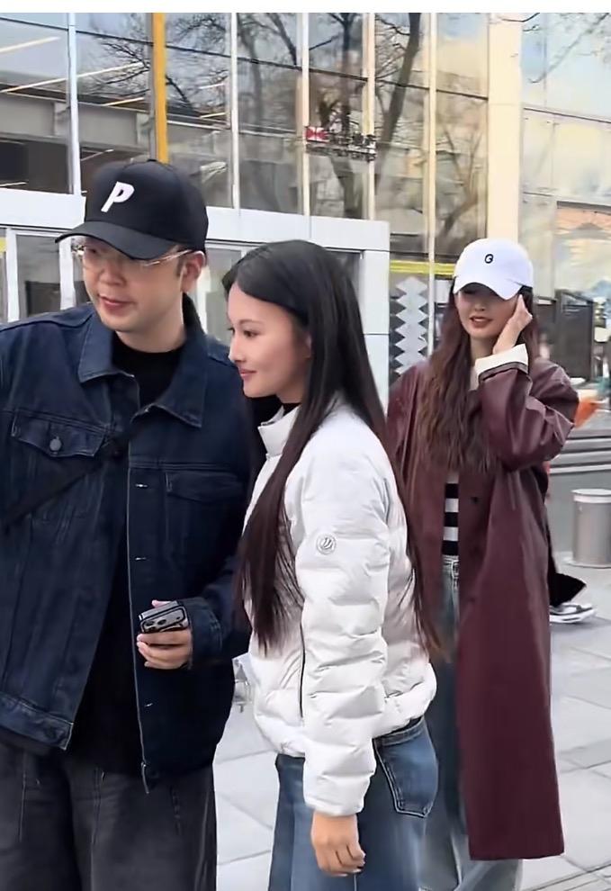 杜海涛：哎，美女，来合个影呗？网友：不不不，我不拍，谢谢谢谢，真的不用了！