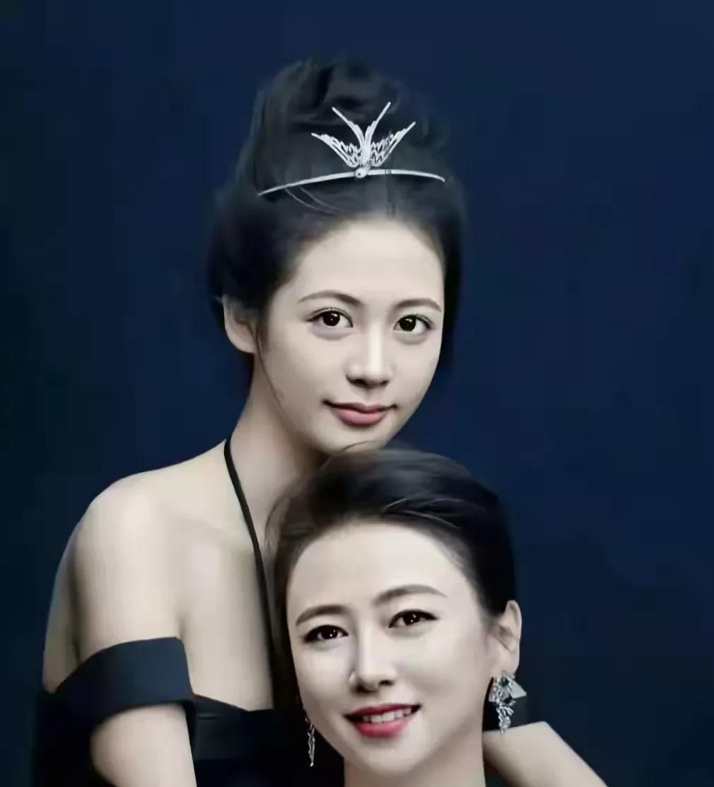 翁虹女儿小水晶的颜值确实很出众。16岁就身高170cm以上，腿像超模般笔直，五官