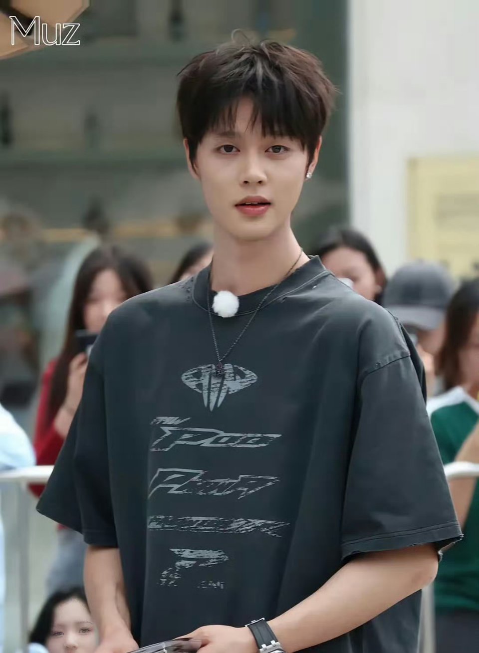 短剧男主谁是第一的宝座柯淳是不想做了他接到了海上升明月长剧的offer，导演问他