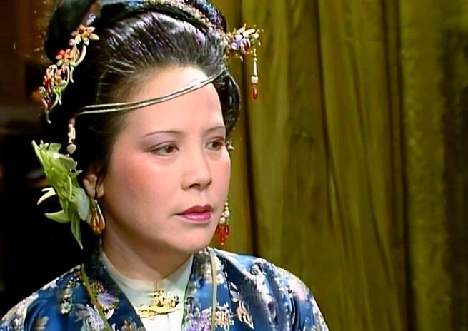 逛遍荣国府，谁都能分清主子奴才的尊卑，可偏偏有个人，顶着贾赦正妻、荣国府大太太的