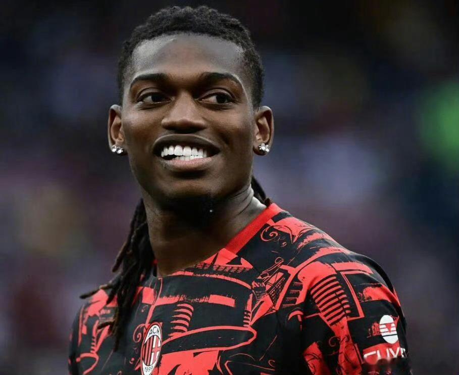 【隆戈：伊布电话通知莱奥离队，后者想去英超&比如曼联阿森纳】米兰当地著名记者Da