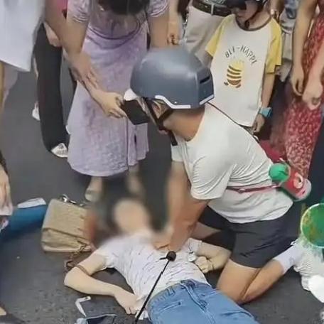 长沙一名19岁女孩意外溺水被救上岸后突发心脏骤停、意识丧失，120“隔空”指导救