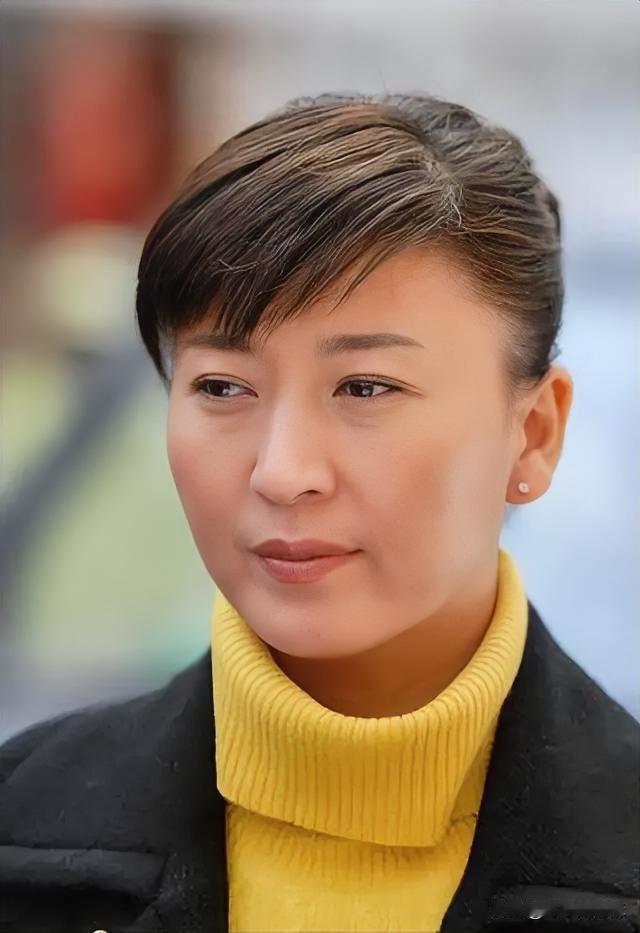 闫学晶的直播带货路以后恐怕是不好走了倒不是她带的货不好，也不是大家不爱看