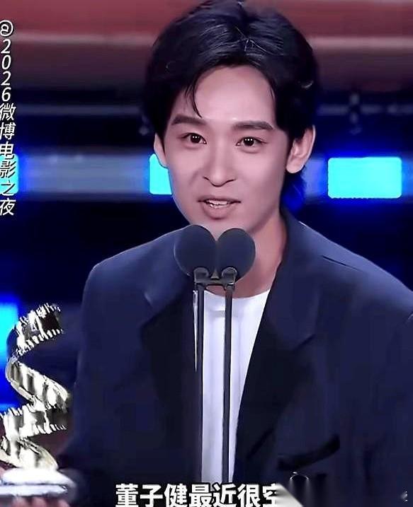 说到孙怡和董子健，圈里最让人看不懂的一对。没出轨，没互撕，连个像样的绯闻都扒不