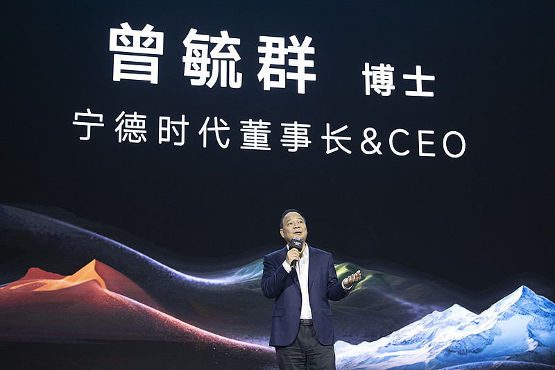 造车快成“开盲盒”了，这事儿终于有人忍不住说破了。宁德时代的掌门人曾毓群，前几天在动力电池大会上当场