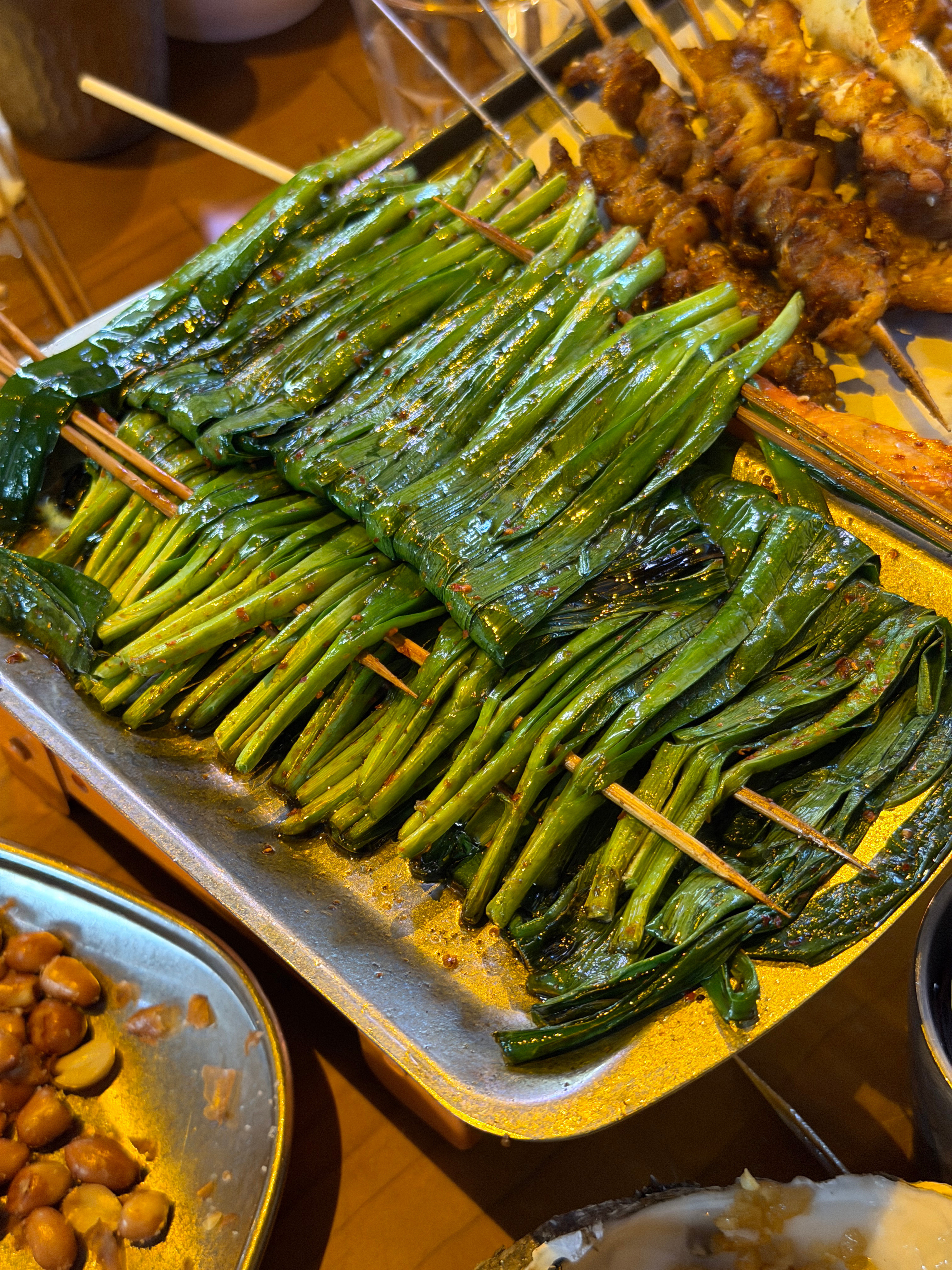 昨天晚上组局，喝了不少～王总你怎么王总？点了这么多生蚝和韭菜！多虚啊这是？深圳