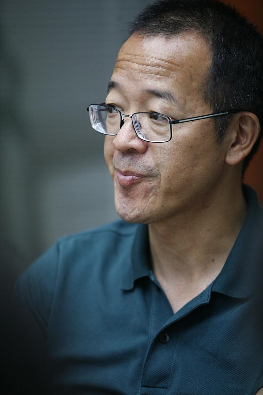 俞敏洪说：“我有两个大学男同学已经死了，都是家庭条件很好，但俩人没有抵抗挫折和不