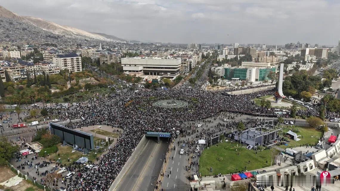 和平终究是好的阿萨德垮台一周年叙利亚举国欢庆叙利亚当局12月8日举行官方庆