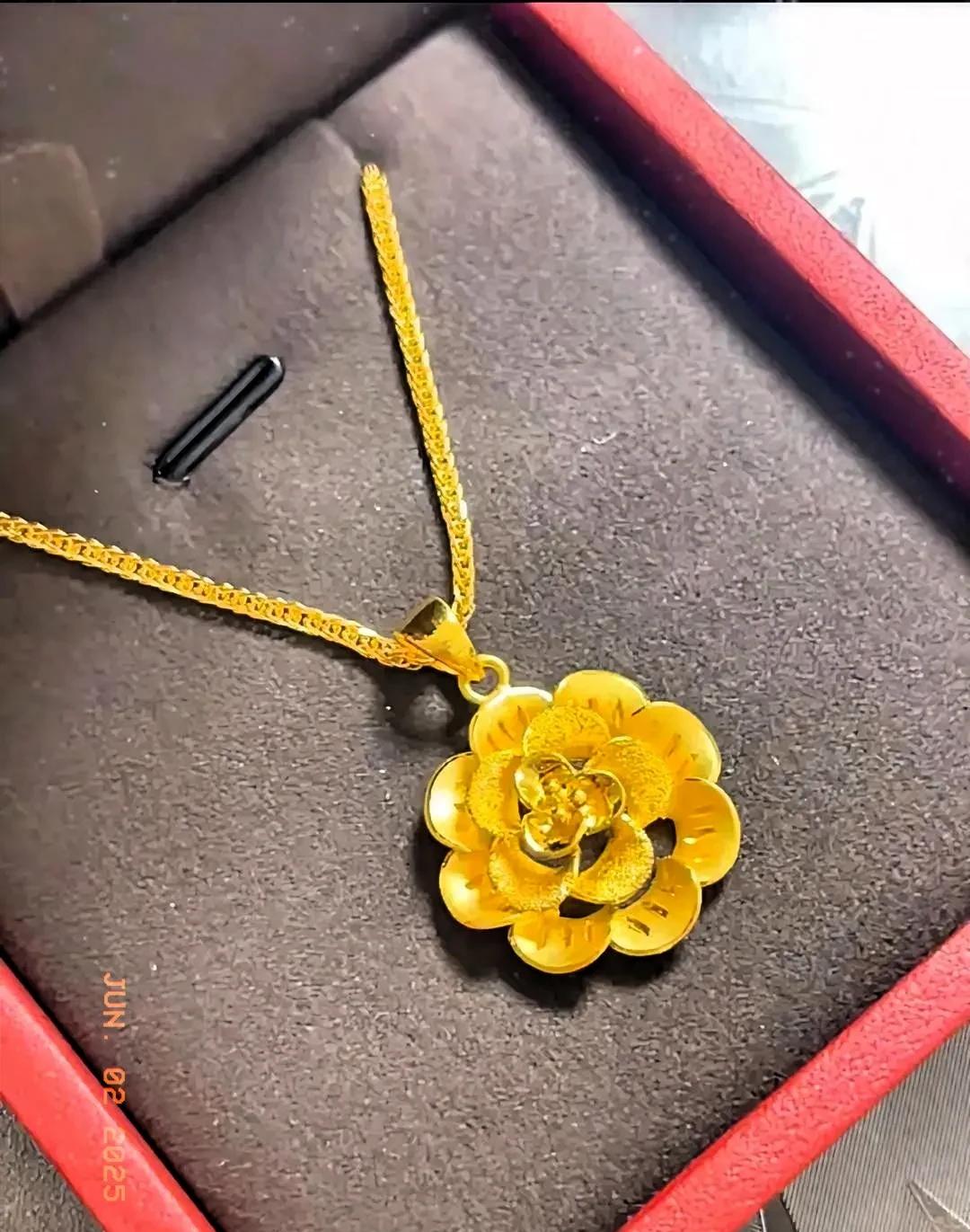 老公端午节给婆婆买金镯子，我回礼给妈妈买金链子，他却生气了！端午佳节，丈