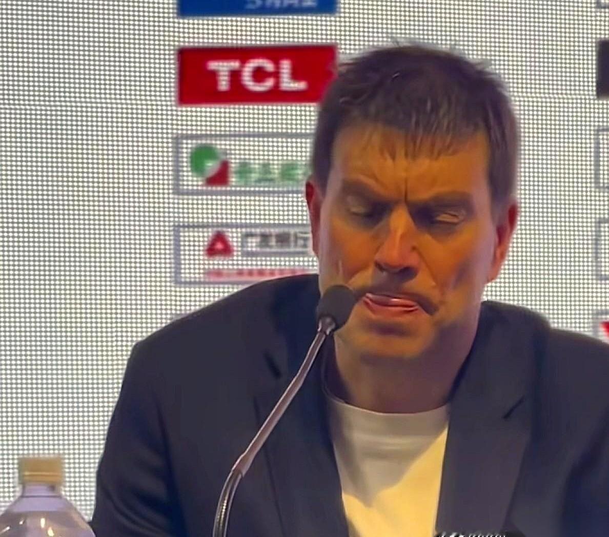 宁波队打广东，赛前教练那番话，真是第一次见。话筒递到嘴边，他不讲战术，不喊口号