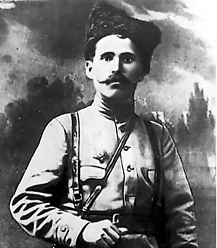 1919年，苏联英雄夏伯阳因他的妻子告密被敌人偷袭了指挥部，身负重伤后身亡。19
