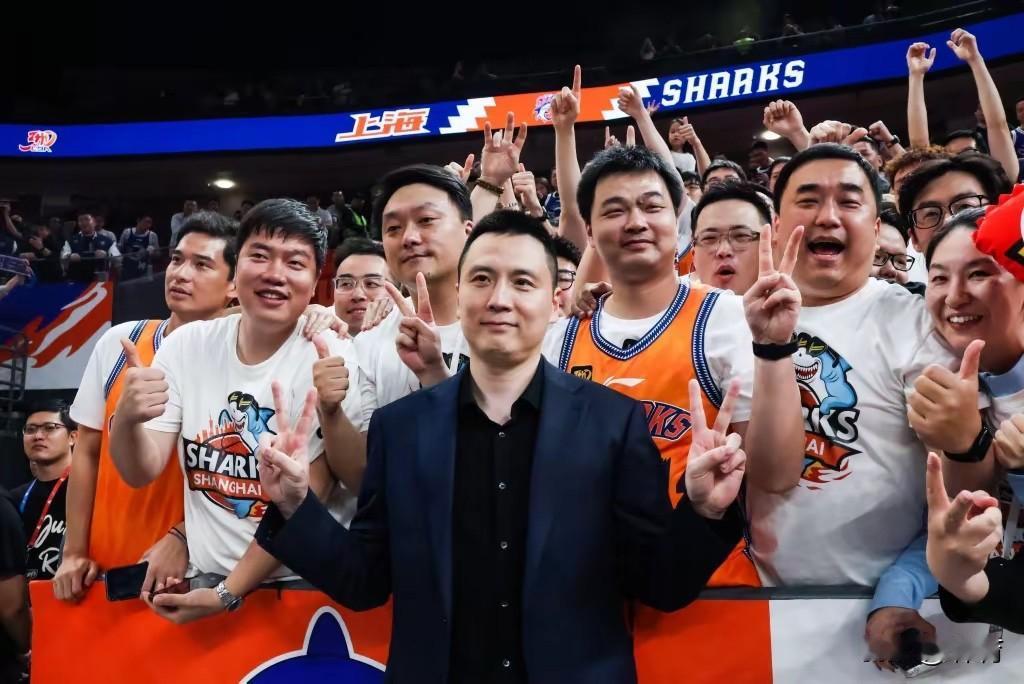 以卢伟的经验可能很难把这支实力强劲的上海男篮带到总决赛。上海男篮不敌同曦男篮之后