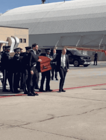 暗杀查理·柯克枪手新视频曝光：24小时抓不住凶手，副总统万斯抬棺能有啥用？现在查