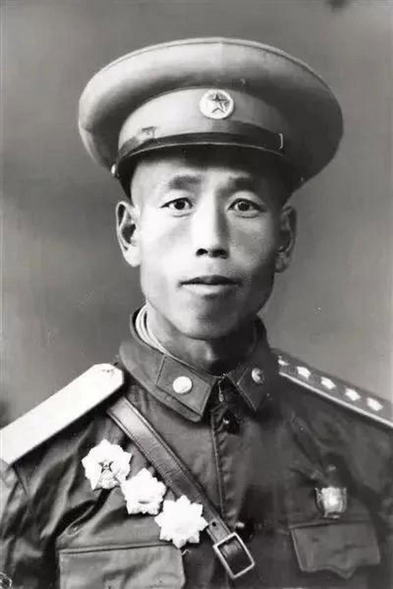 1933年参加红军的老战士，1955年只拿了个大尉。那一年授衔，坊间流传着"