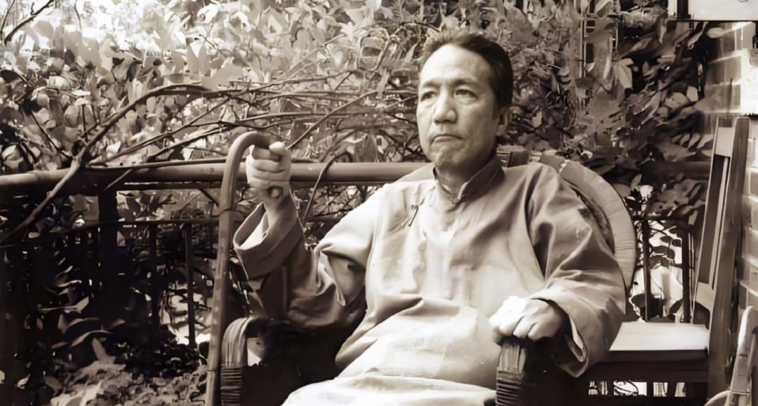 1941年12月，几个日本兵闯入一位中国老人家中，谁料，老人竟用流利的日语破口大