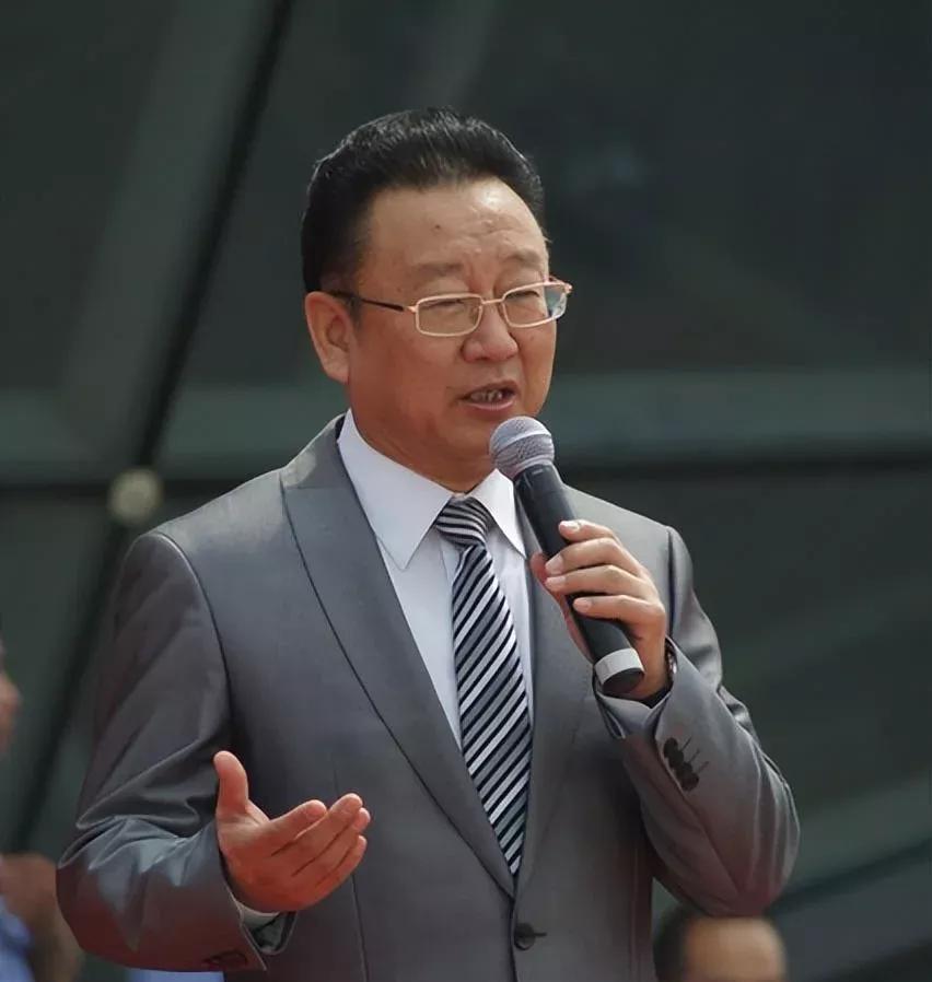 #蒋大为等明星广告为何惹人讨厌#主要是蒋大为品德遭人唾弃！基本如下几点！1，