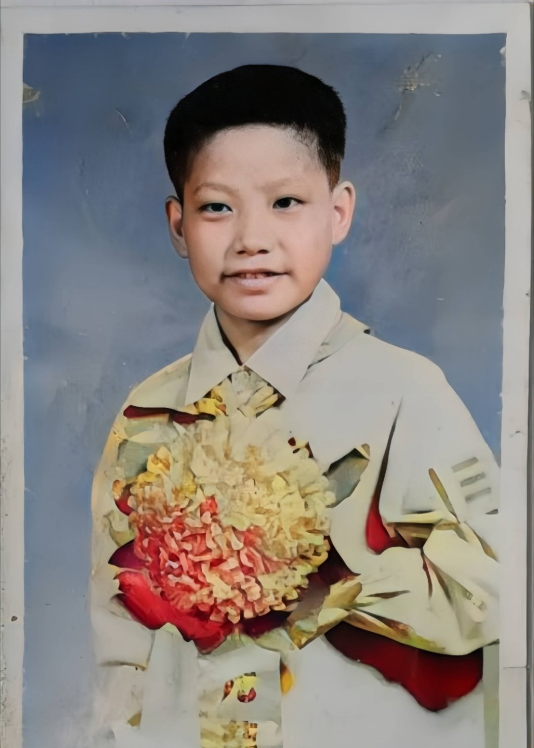 雷军从小就是当领导的料，小时候三条杠小队委。​​​