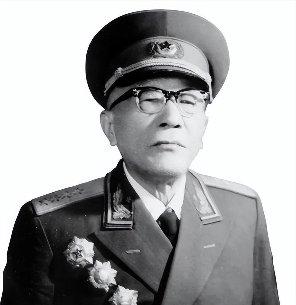 黄克诚两次否定陈毅指挥决策，拍桌指责其不当指挥，陈老总从容应对令人敬佩，二人互动