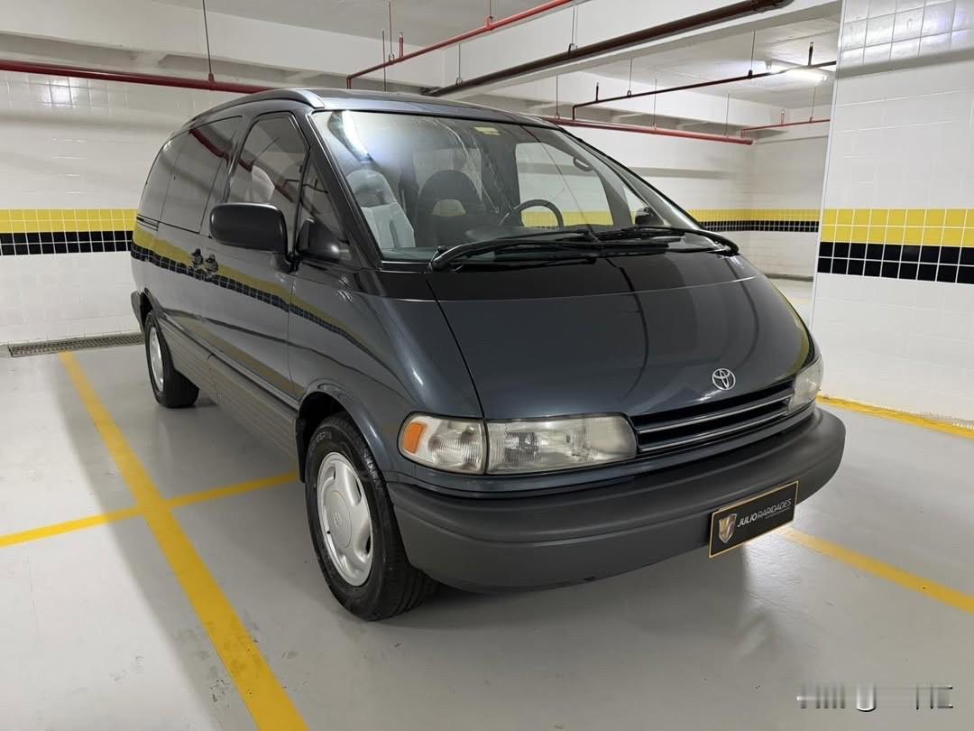 1992年丰田普瑞维亚不是传统面包车，而是一台“工程派”MPV：横置中置发动机与