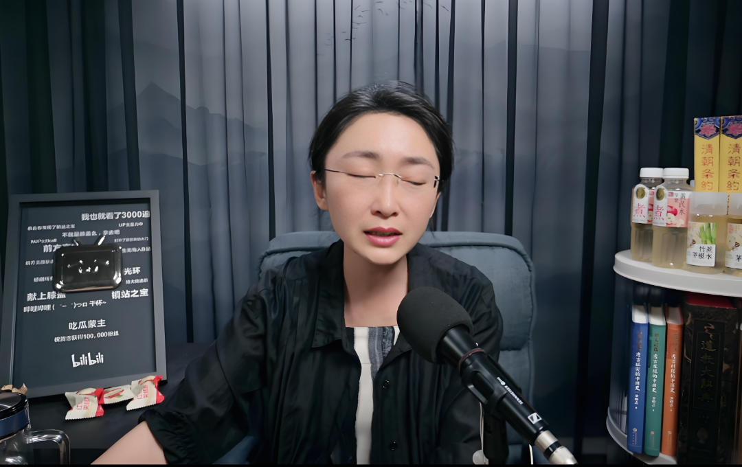 吃瓜蒙主的作品一夜之间被删干净，说明了什么？说她得罪人了，被人举报的比较多。