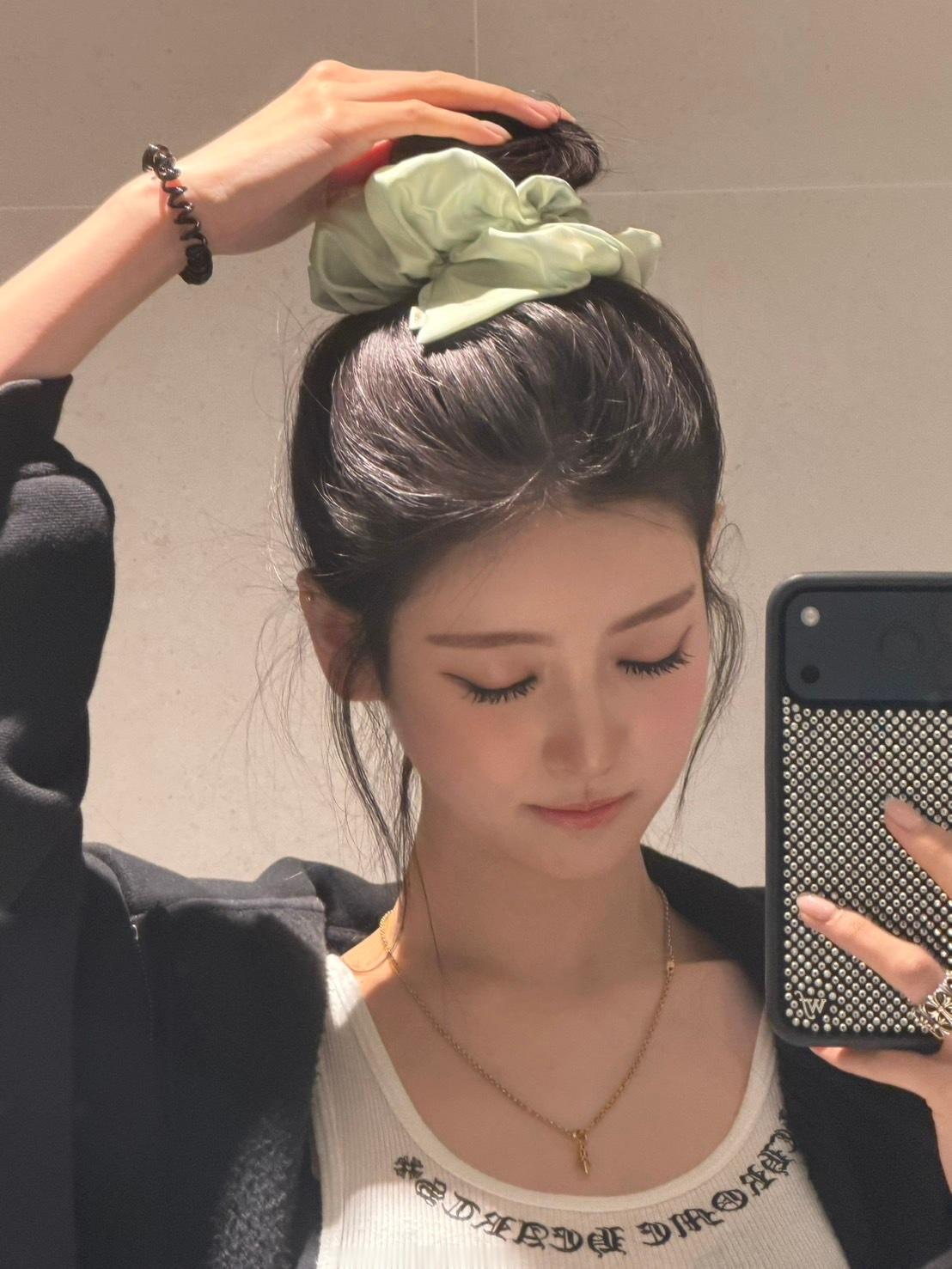 Anna更新我自己扎的丸子头🍡