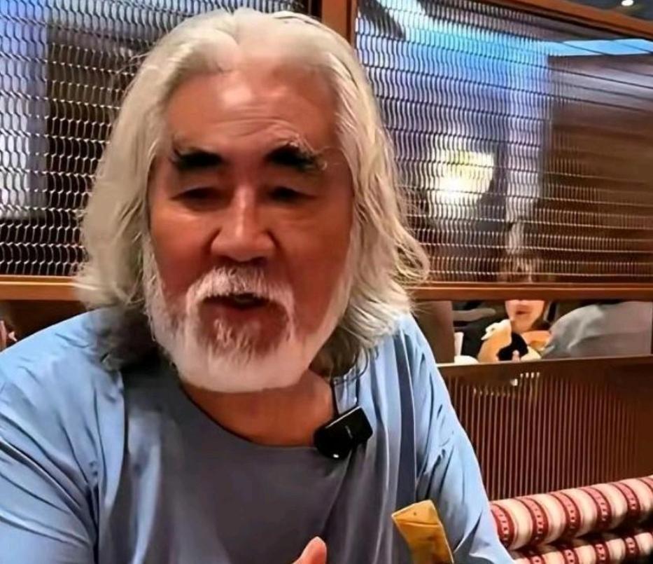 这事儿是真的，上个月传得可热闹了，张纪中这回是真下狠手了。“一股老年味，走路