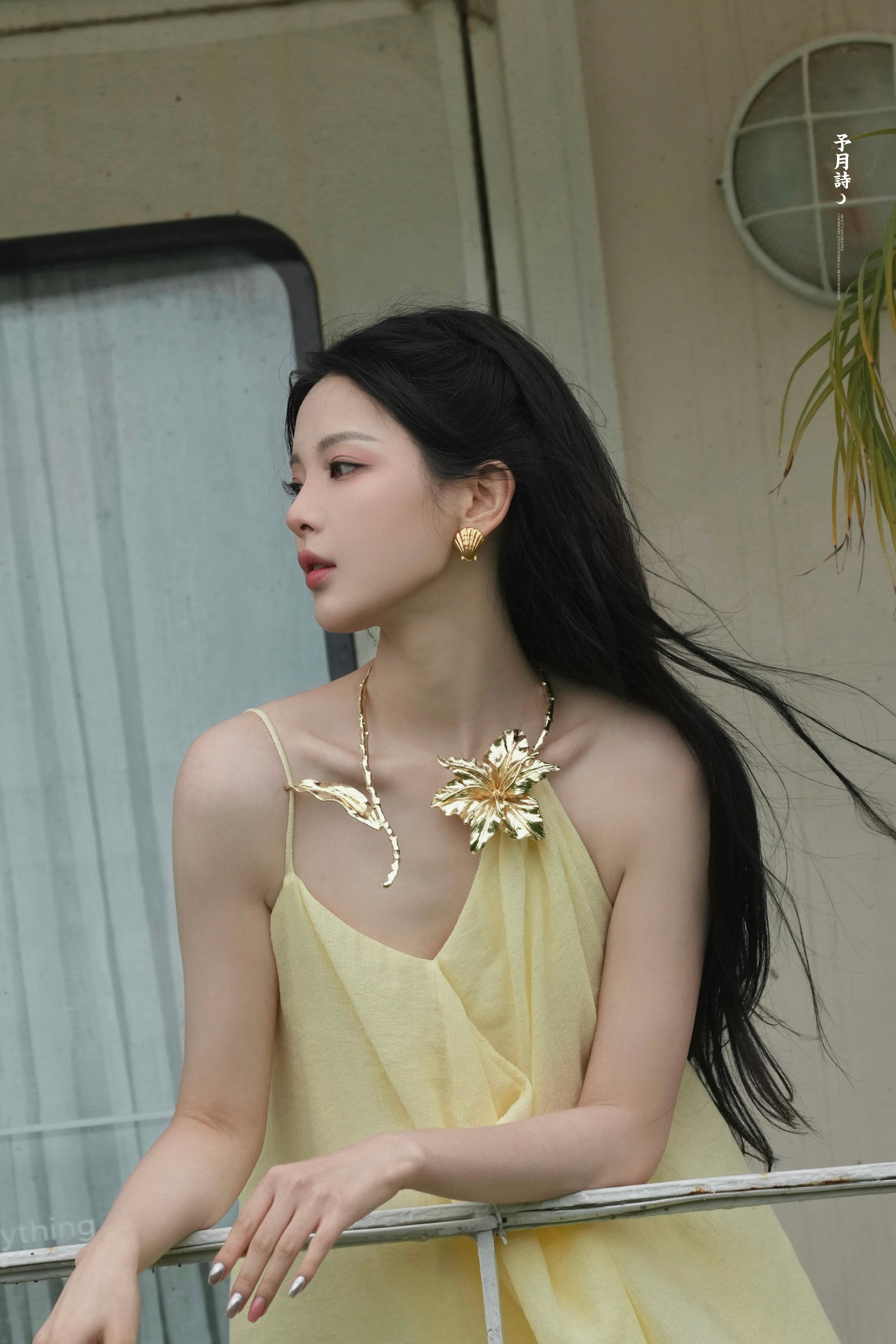 杨超越💜杨超越郑雨海边微风起，等风也等你。𝑻𝒉𝒆 𝒃𝒓?