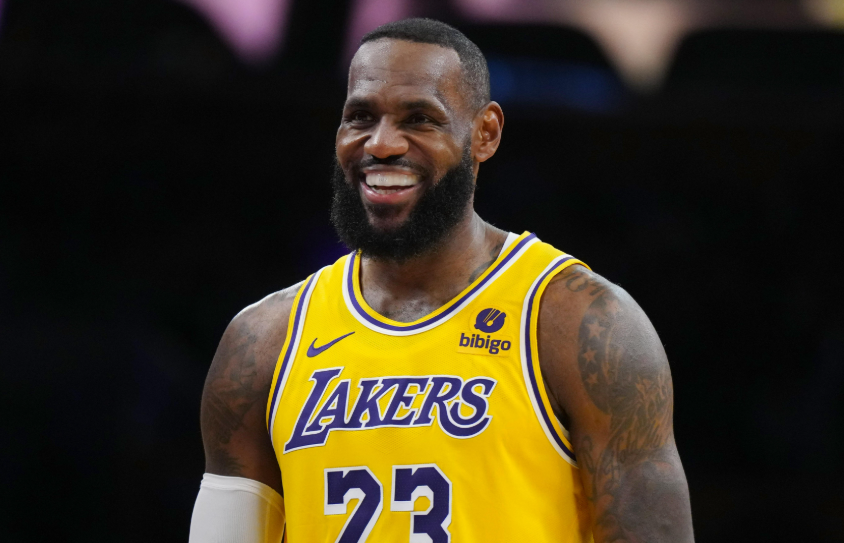 湖人VS掘金比赛，这个加时詹姆斯打的太好了。虽然加时老詹没怎么拿分，但是只要看