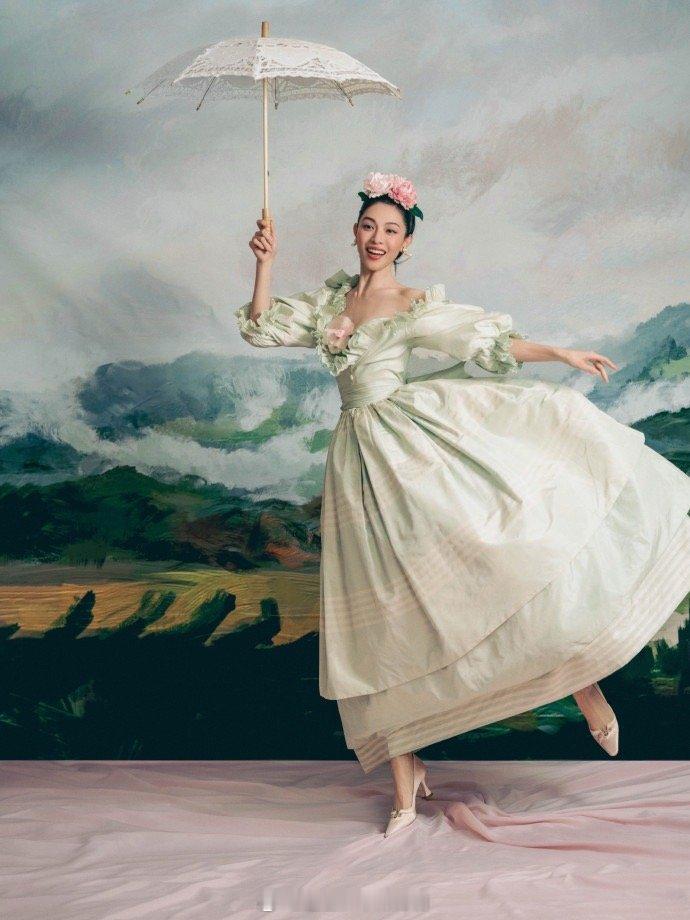 钟楚曦穿了1987年的古董高定钟楚曦果然从不让人失望！Vogue活动挑对198