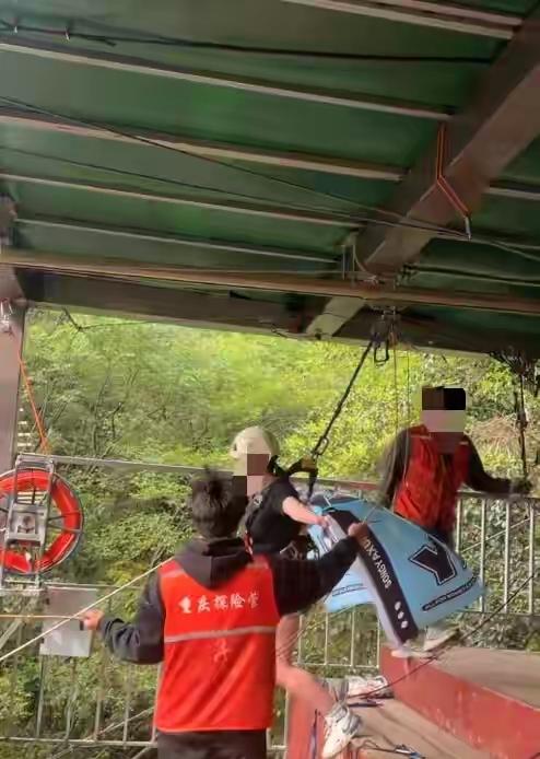 看完四川瀑布秋千这个视频触目惊心，但是我有一事我就是想不明白，明明那
