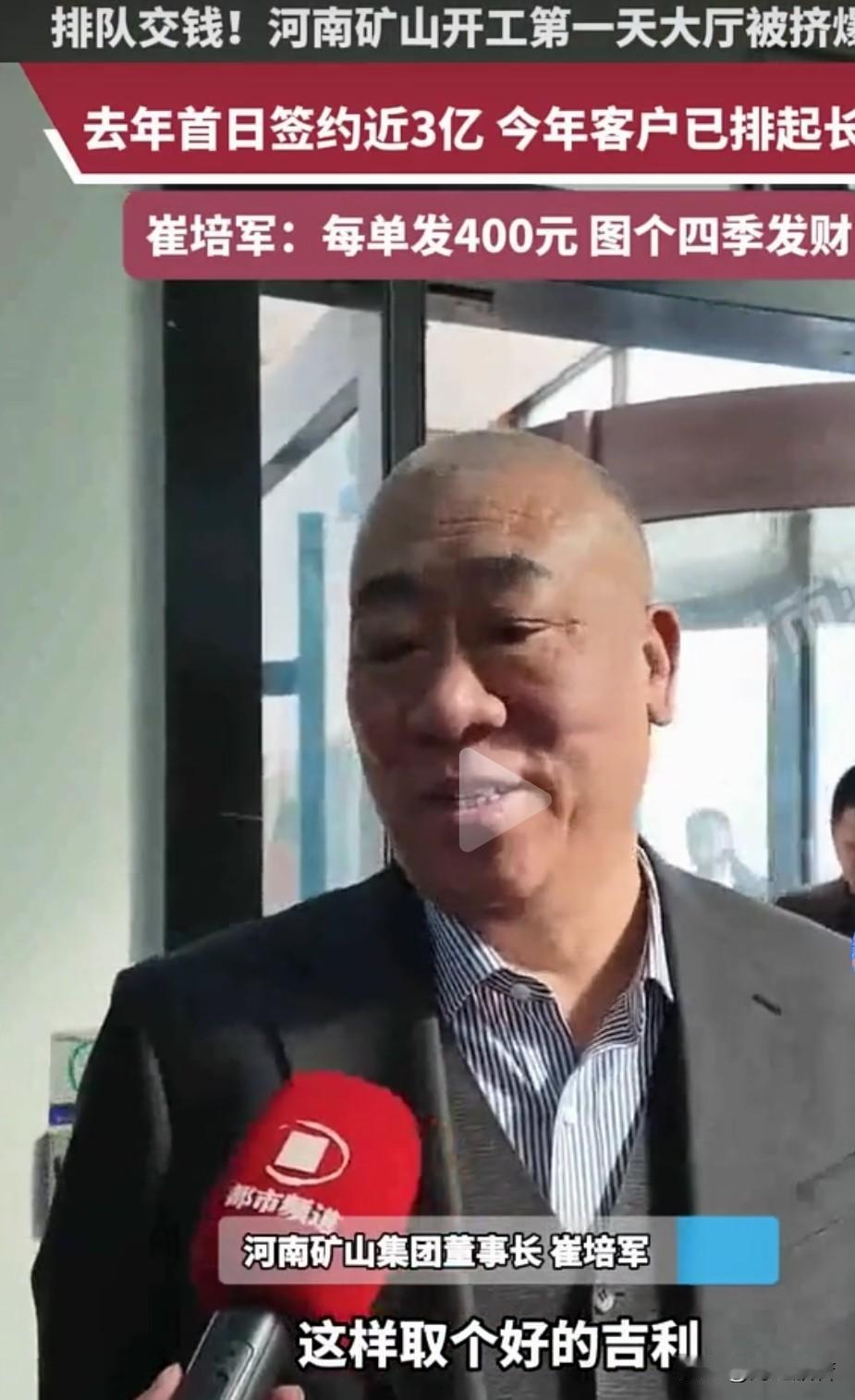 河南矿山开工大吉啦！来自各地的客户，挤满了销售大厅，订不到设备那可就白来了。