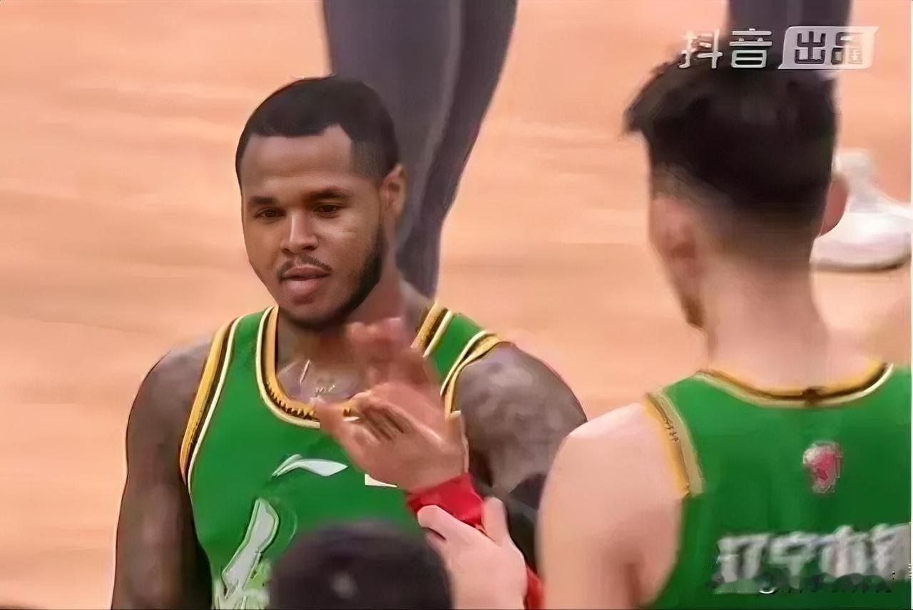 亨特被裁？辽篮确定双外援外援出战山西队，杨鸣透露球队重要信息。据媒体报道，辽篮