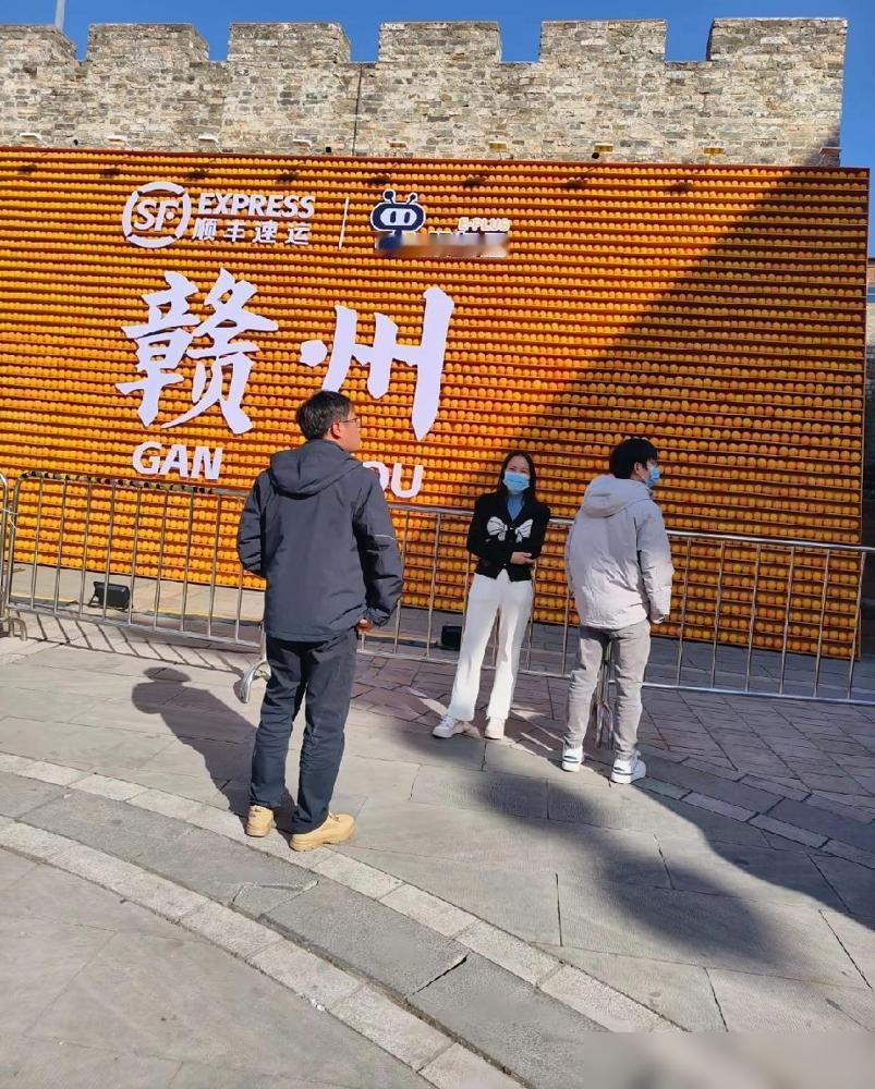 梁志辉晒认亲前旧照片，与梁叔停播呼应引期待他那天提到的是上个月29号去江西认