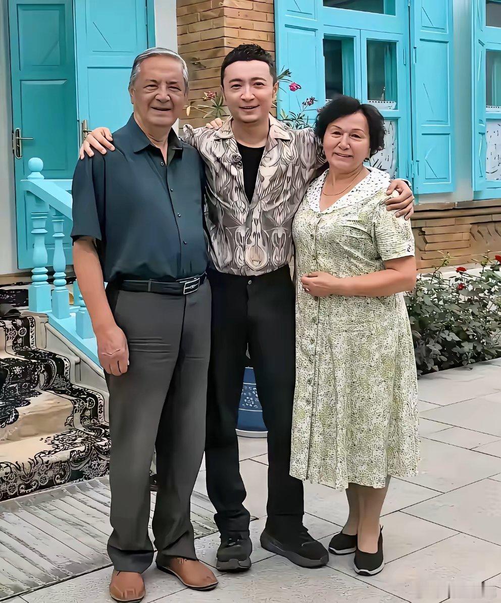 尼格买提，42岁了，该做的一样没做，没结婚、没老婆、没孩子，连个稳定对象都没有。