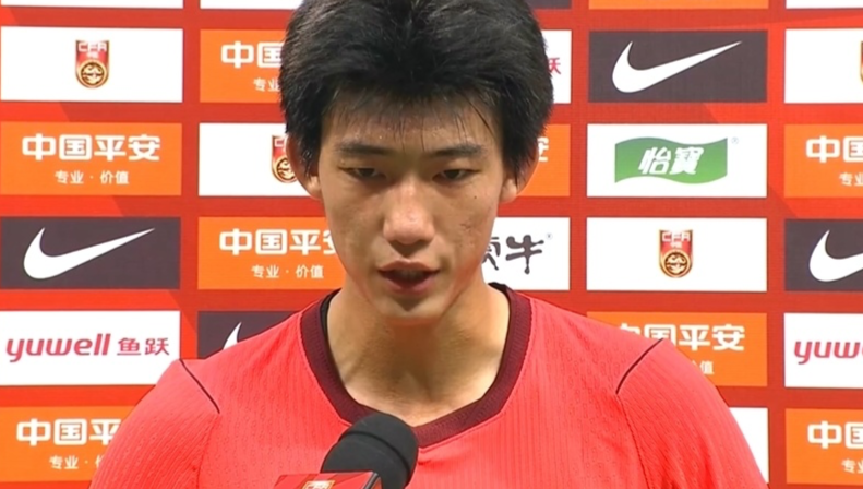 国足0-5输球后 17岁赵松源接受采访