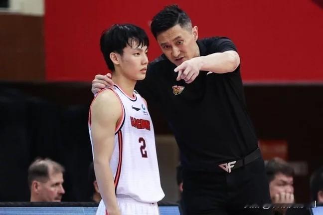 只能说，广东人才太多了，年轻队员都没球打，更年轻的队员就来了，现在谈谈新赛季广东