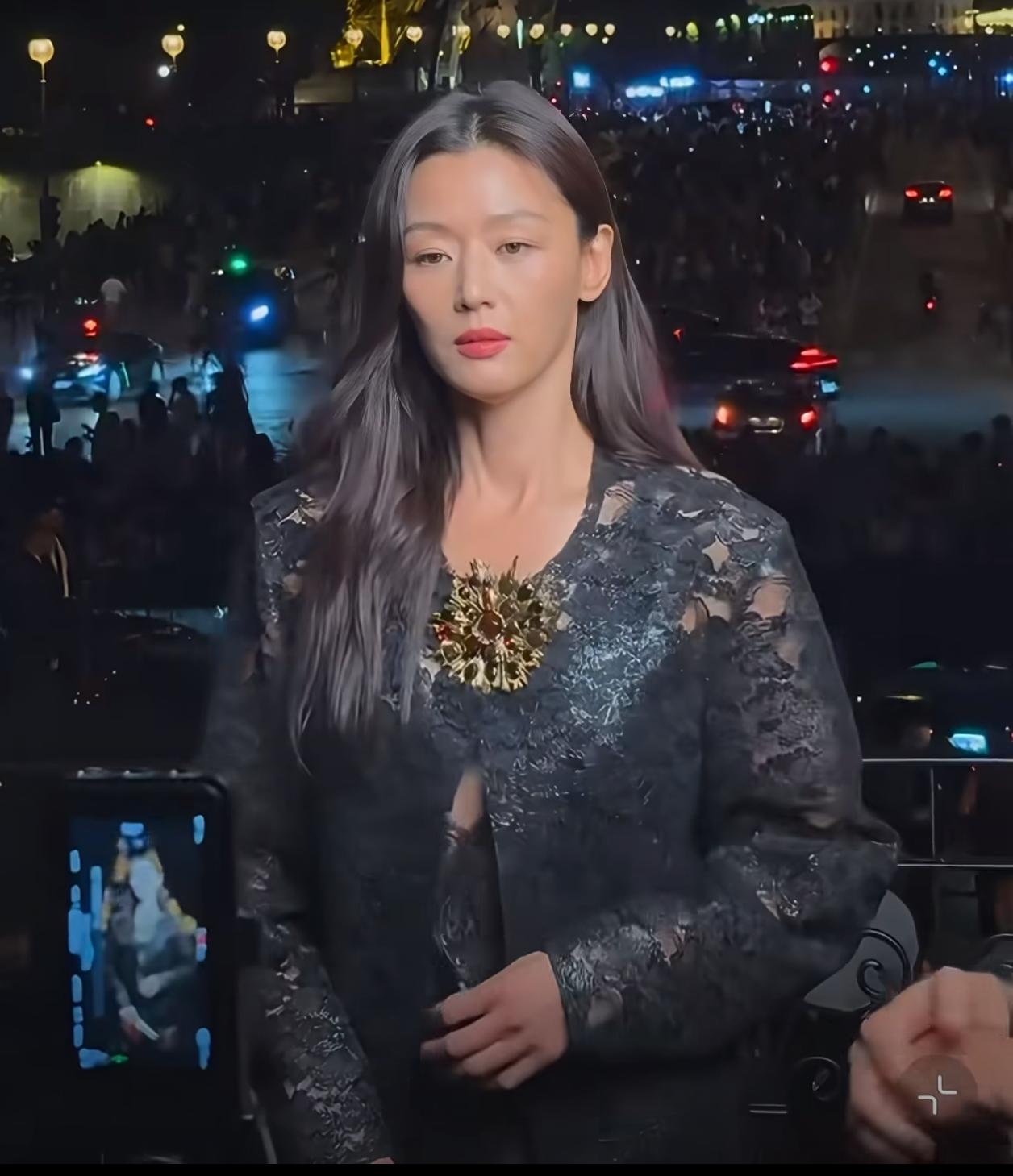 挺相信面相学的，全智贤的面相现在完全变了，大概率还是家庭财务出了问题。她