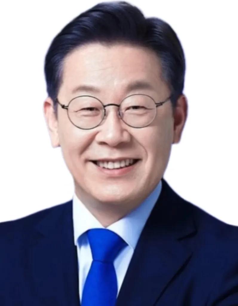 李在明这回带团落地北京，现场的气氛那叫一个微妙。最有意思的