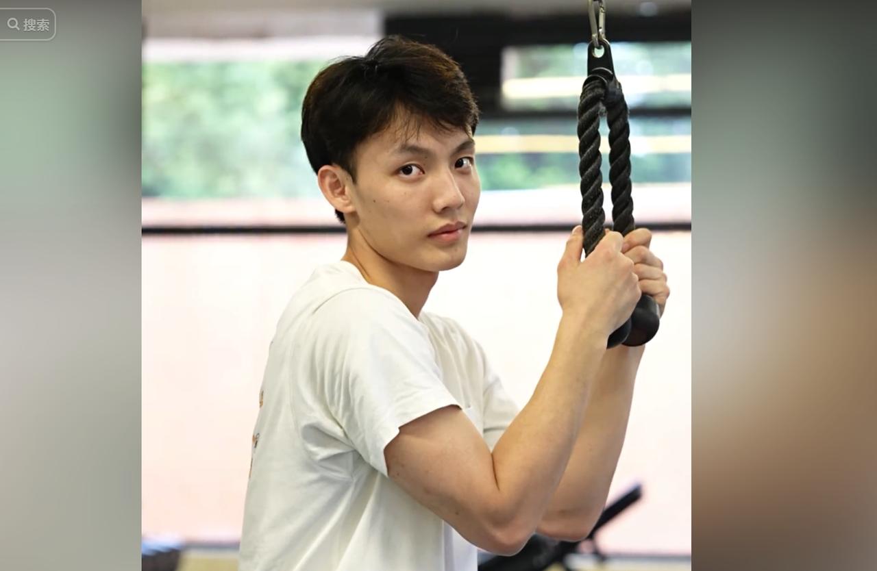 广东男篮太难了！据广东体育媒体人透露，广东男篮心心念念的大外援摩西布朗，也收
