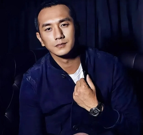 演员黄觉拍完《藏海传》说，他以后再不拍古装戏了，不是因为片酬低，也不是因为肖
