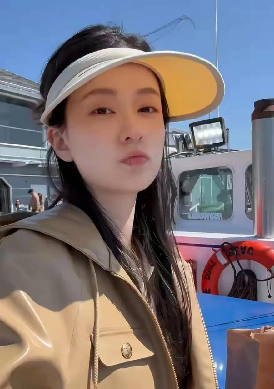 乔欣说，自从结婚后，我基本不拍戏了，主要时间和老公赖柏霖去旅游。这次在美国度假，