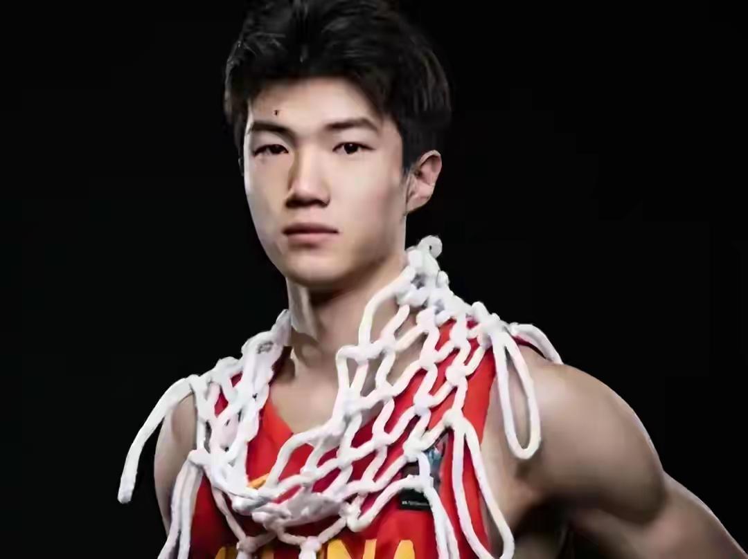 偰李永炜：21岁的高个控卫，身高1米96。在2026年CBA俱乐部杯决赛表现惊艳