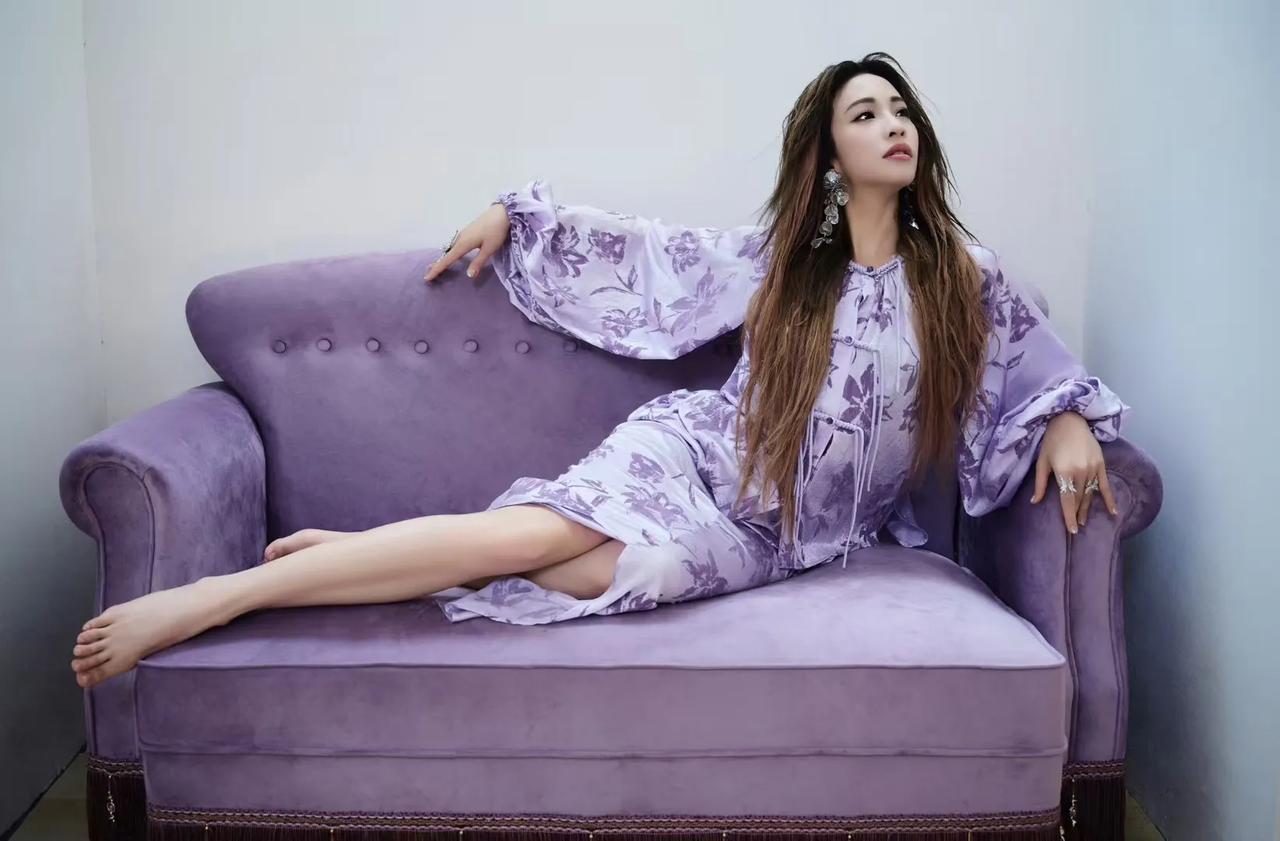 她是跨界才女，音乐才华一绝