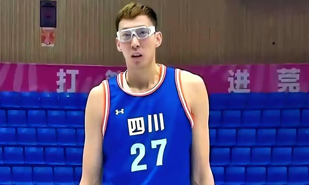 按照周琦和四川队签订的游戏规则，在半决赛击败辽宁队后，450万奖金已经被周琦笑纳