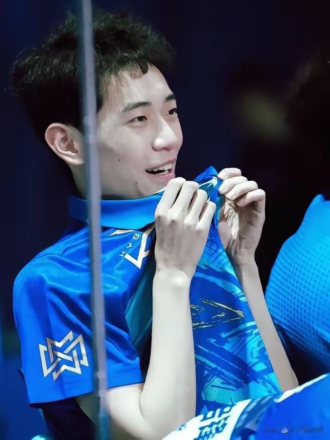 惊喜连连！国乒的一匹黑马陈俊崧又打胜仗了​刚刚陈俊崧以3:2比分打败了日本的小